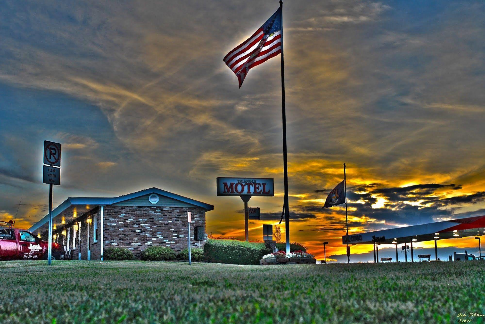The Triangle Motel Alma Exteriör bild